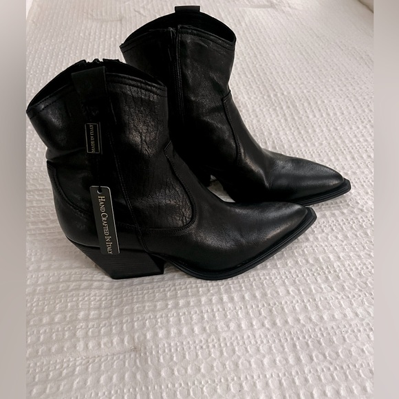 SOLD * Western Boots 🖤 SOLD - Picture 1 of 8